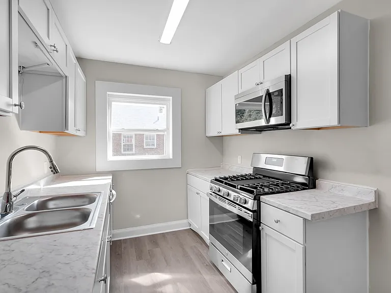 Berkshire Apartments — Photo 18