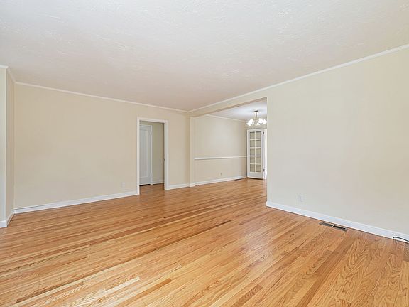 5th image of 1545 Carol Ave