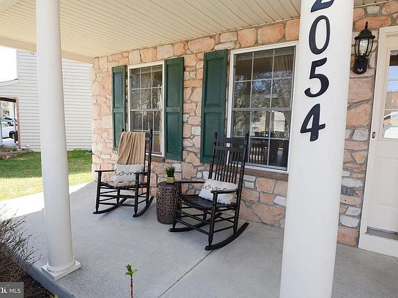 5th image of 2054 Valley View Dr