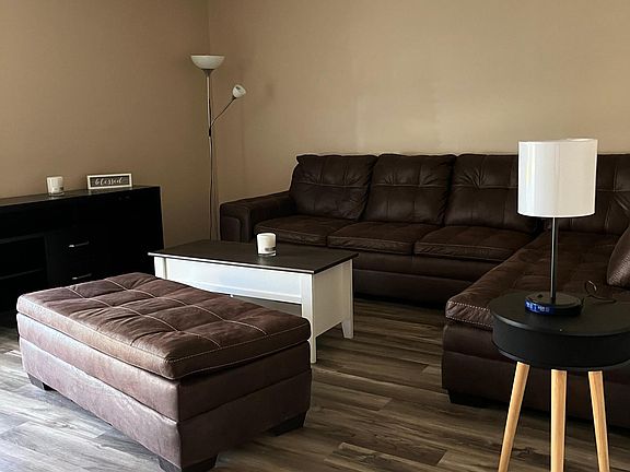 3rd image of 584 Bahia Cir #A