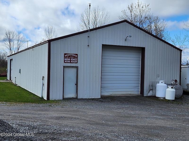 3rd image of 1382 Carlisle Road