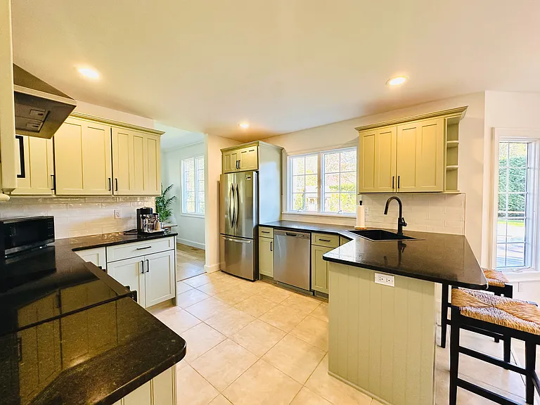 10 Ginny Ln — Photo 11