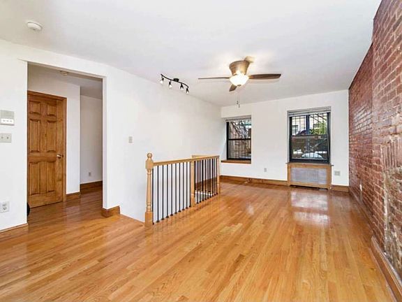 3rd image of 134 W 74th St #A