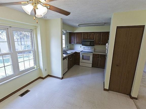 4th image of 1038 Touraine Ave