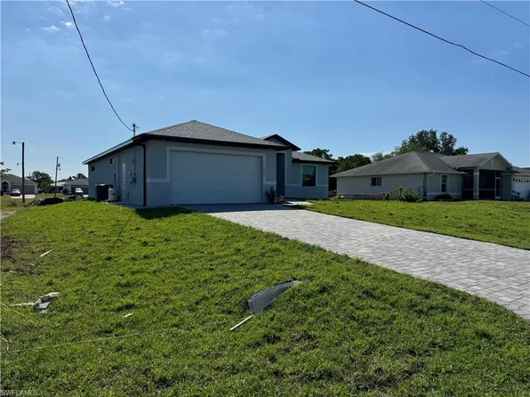 916 Apple AVE, LEHIGH ACRES, FL 33971