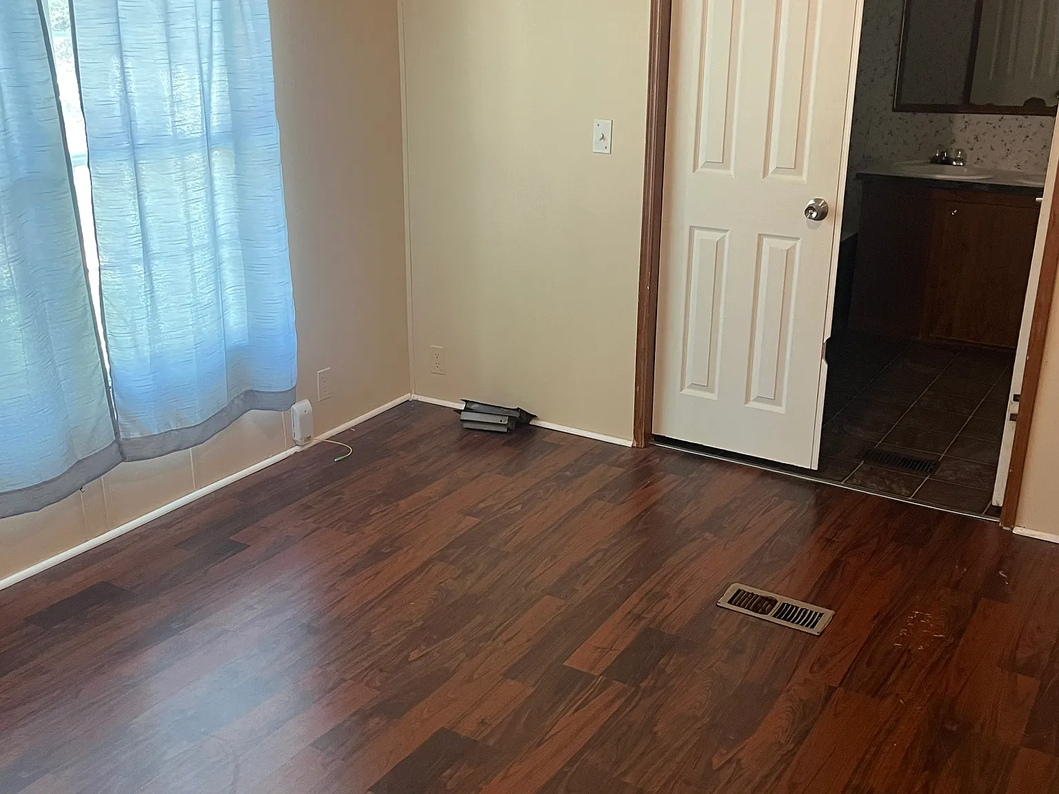 3 bed, 1127 sqft, $1,150 — Photo 3