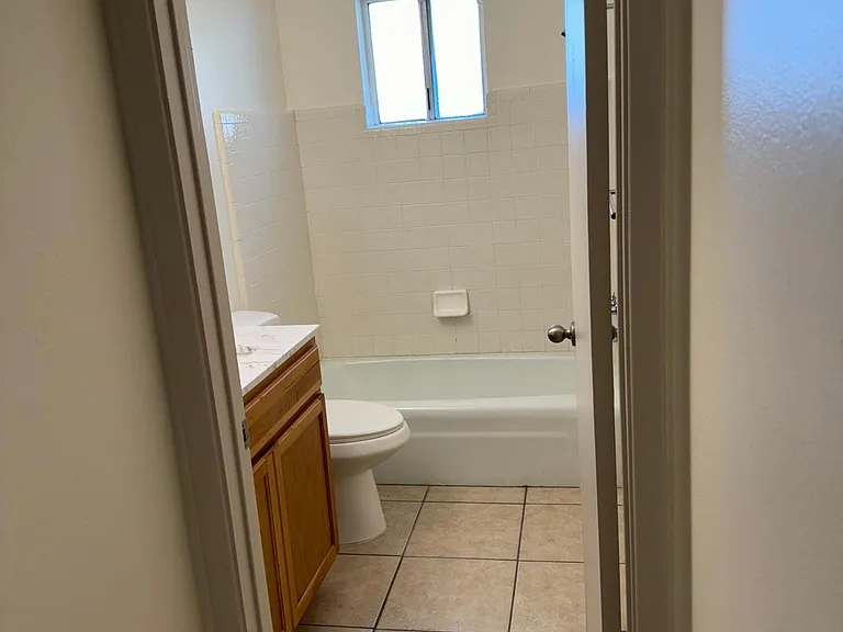 1214 W Manhatton Dr — Photo 15