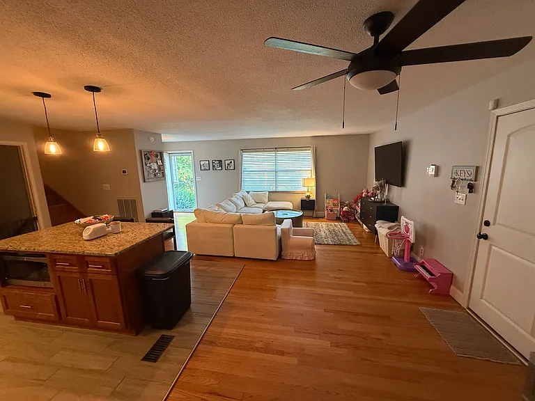7605 Luscombe Dr — Photo 4