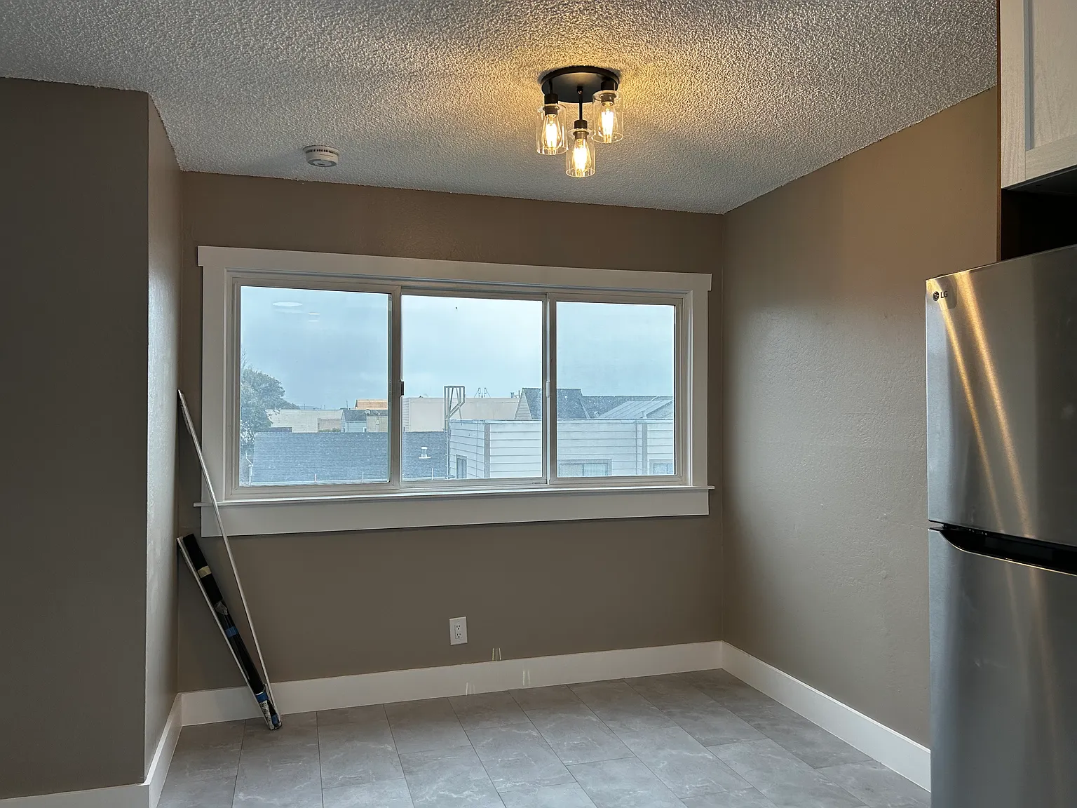 3 bed, 1200 sqft, $5,000 — Photo 3