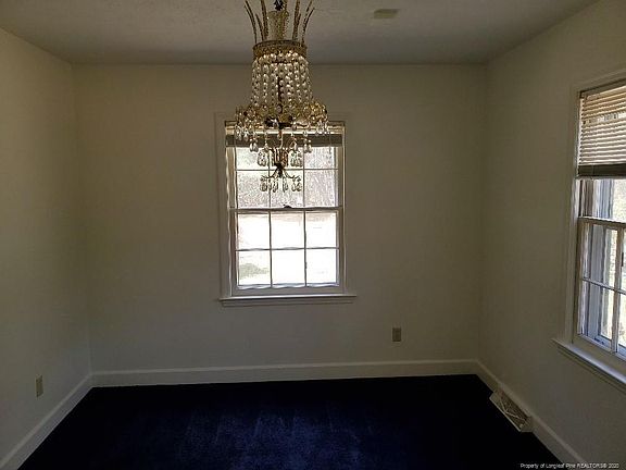 5th image of 105 Greenock Pl