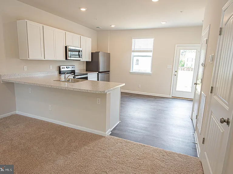 130 Willowtree Ln — Photo 20