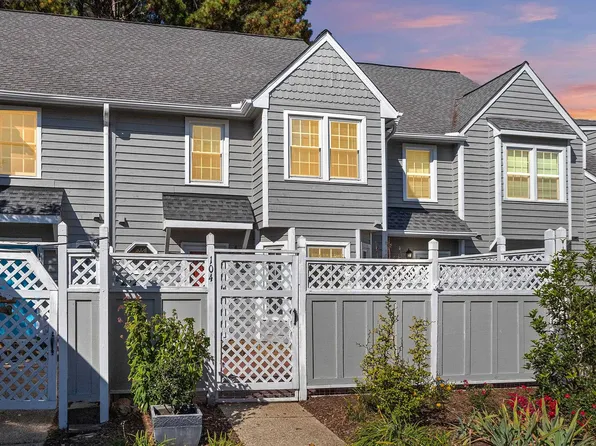 104 Lakewater Dr, Cary, NC 27511