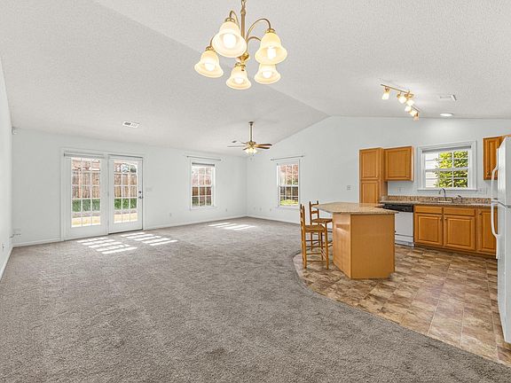 5th image of 28 Sweetland Ct