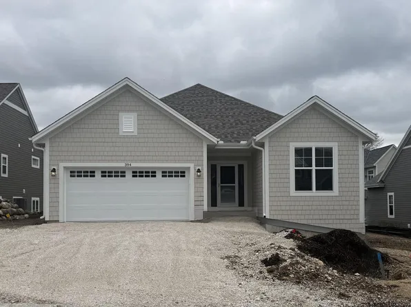 394 Sandy CIRCLE, Pewaukee, WI 53072
