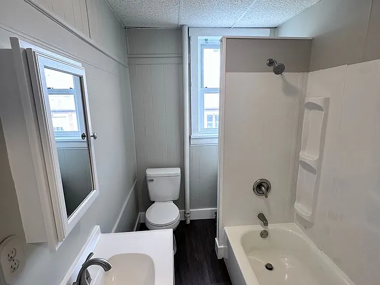 302-308 W Main St — Photo 8