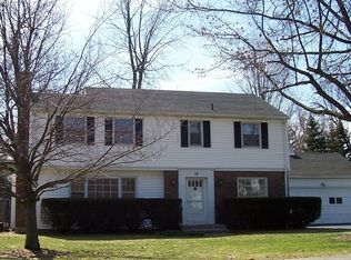 25 Edgemoor Rd, Rochester, NY 14618