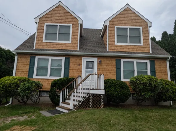 34 Sunset Shore Dr, Narragansett, RI 02882