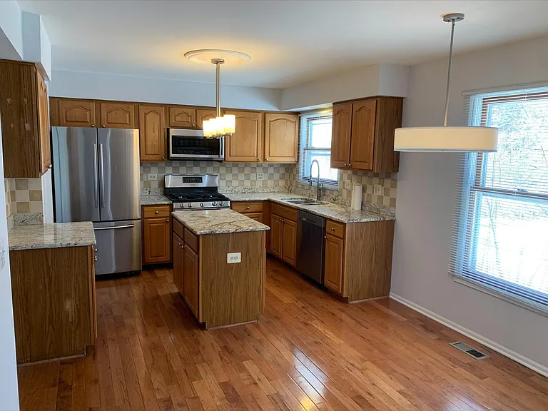 49 N Royal Oak Dr — Photo 4