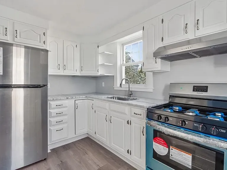 147 Rogers St — Photo 4