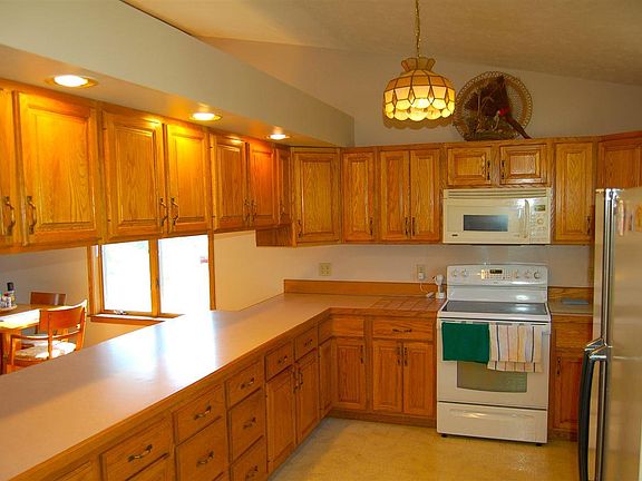 2nd image of 407 Lamoreaux Dr
