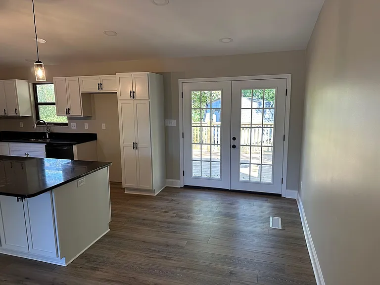 2424 Southview Dr — Photo 4