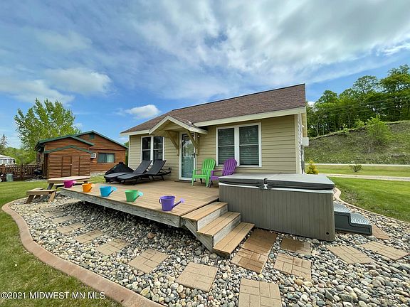 3rd image of 47133 Franklin Ct