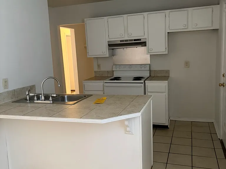1611 Oak Brook Dr — Photo 6