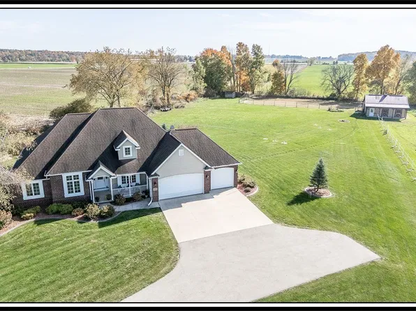E8403 Church Rd, New London, WI 54961