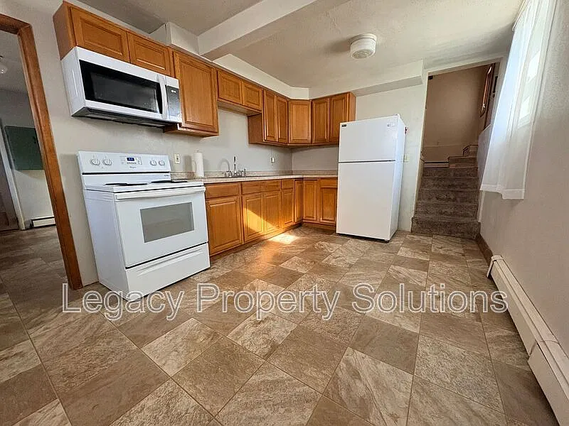 2 bed, 1.0 bath, $1,150 — Photo 4