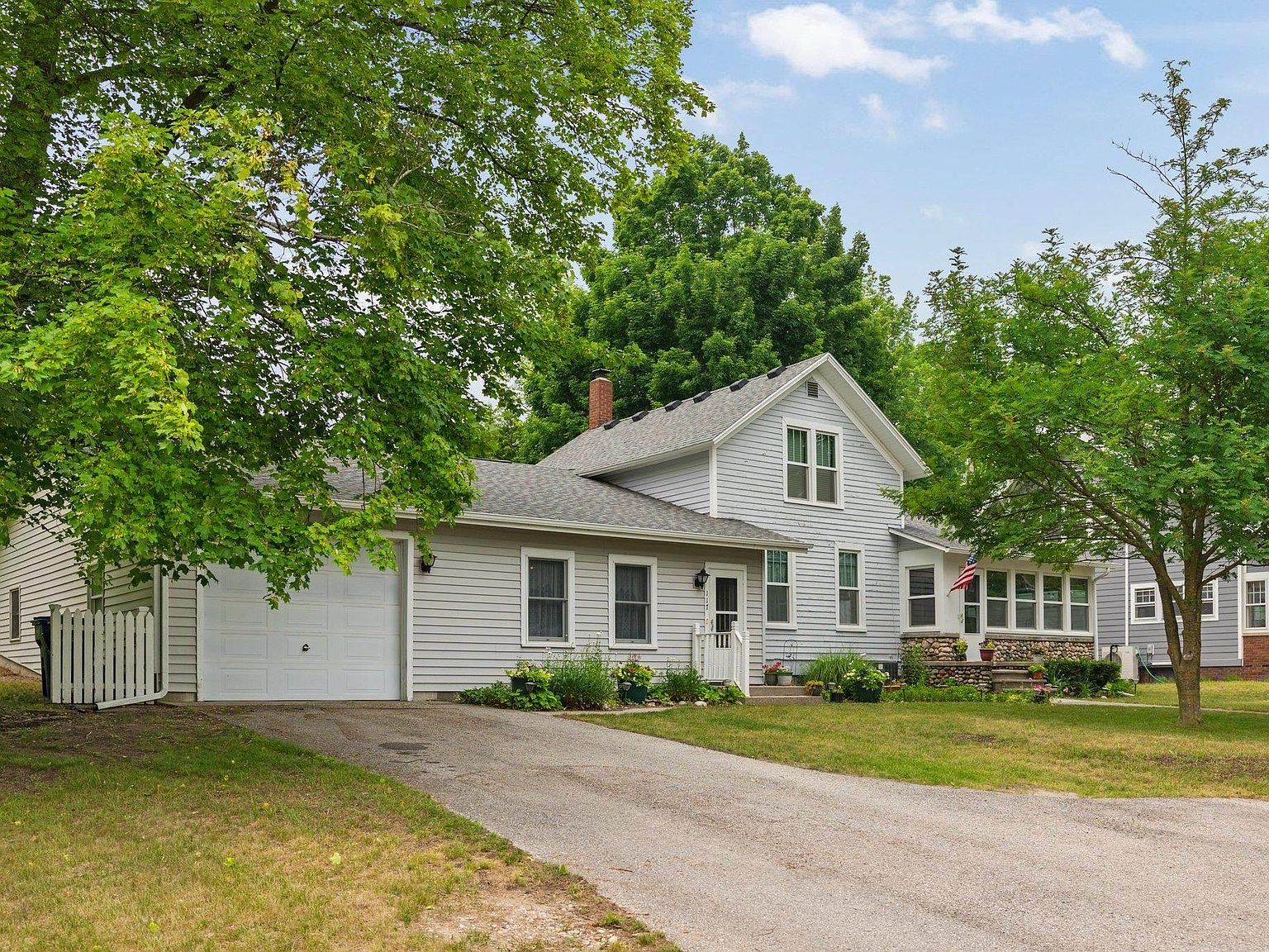 117 S Saint Marys St, Suttons Bay, MI 49682 Zillow