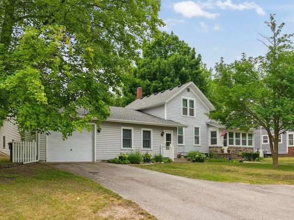 117 S Saint Marys St, Suttons Bay, MI 49682