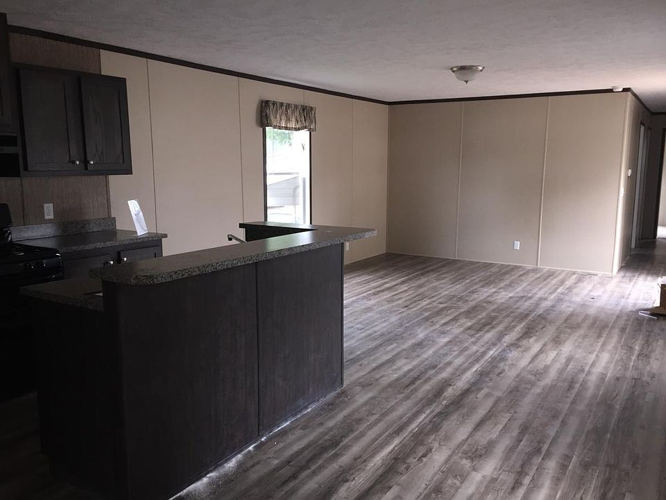 2nd image of 871 Victory Ln