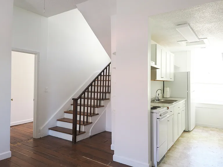 126 Alexander St — Photo 5
