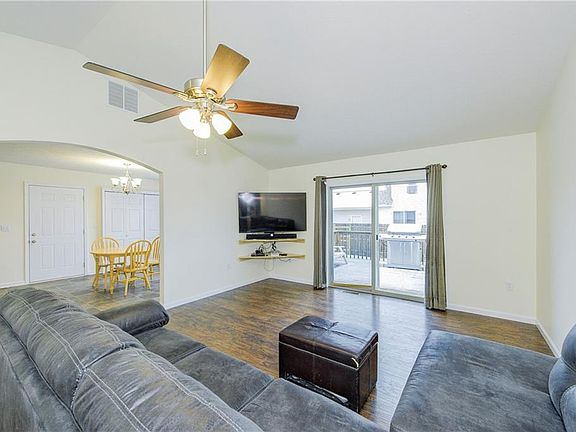 3rd image of 1017 S Creek Dr E