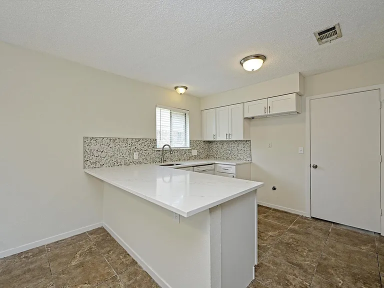 6509 Skycrest Dr — Photo 7