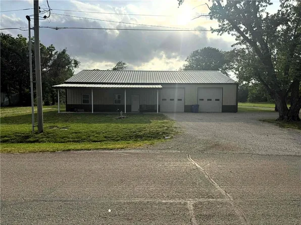 1137 N Main St, Le Roy, KS 66857