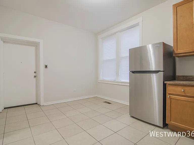 1141 S Francisco Ave #R1 — Photo 6