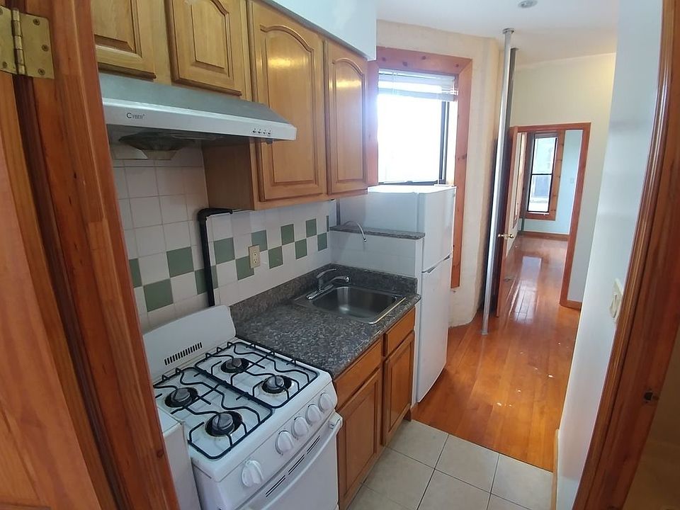 1st image of 44 Henry St APT 4