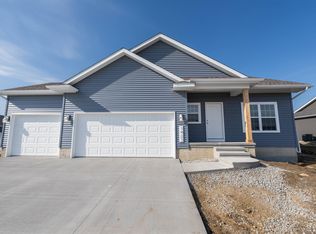 1427 Partridge Ln, Waterloo, IA 50701