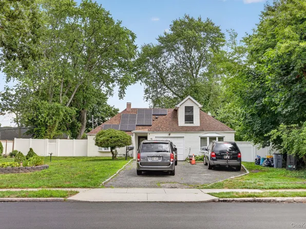 81 S Bedford Avenue, Islandia, NY 11749