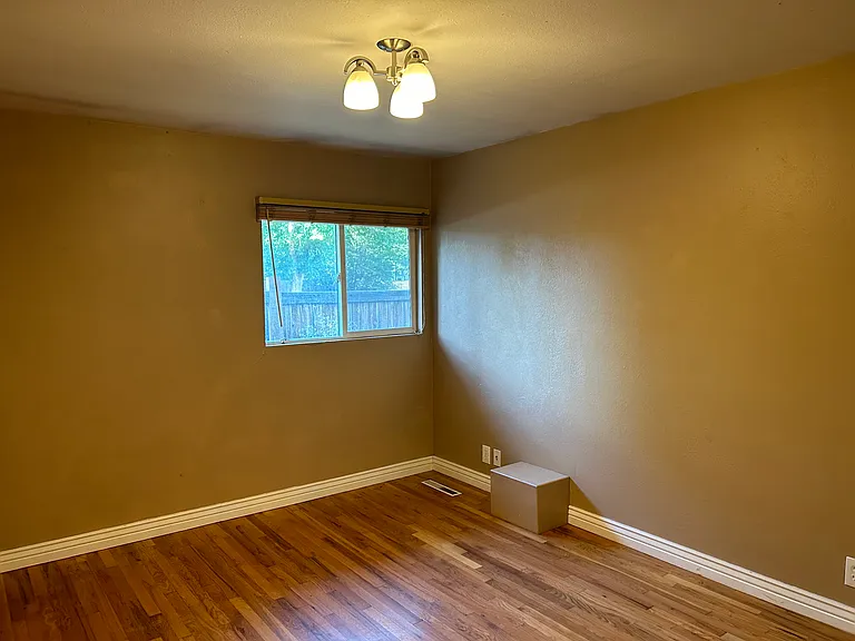 952 Pioneer Ave — Photo 12