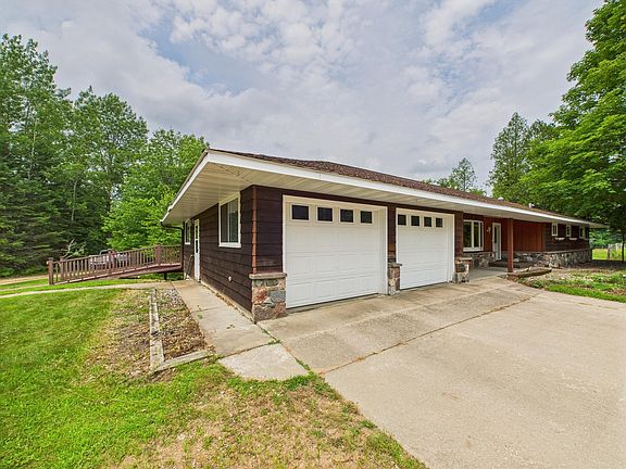 3rd image of 4811 Airport Ln