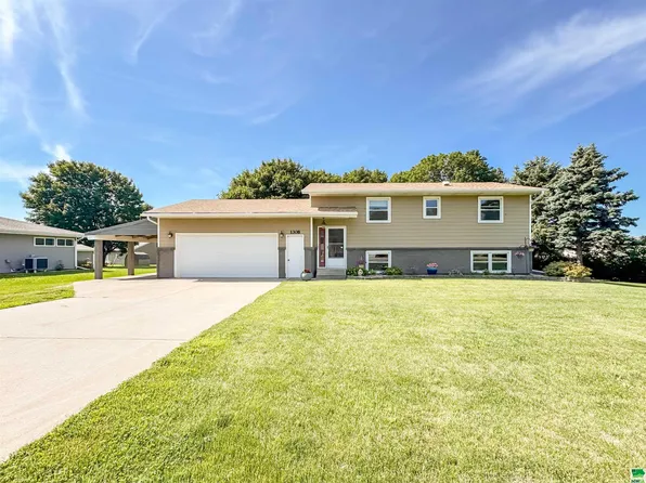 1308 South St, Larchwood, IA 51241