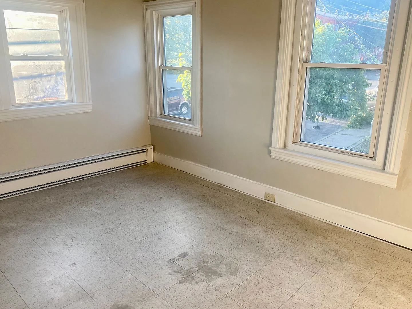 3 Bedroom-1 Full Bath End Unit — Photo 4