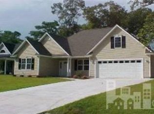 123 Yaupon Ct, Hampstead, NC 28443
