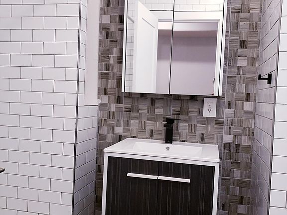 4th image of 19 Jewett Ave APT 5V