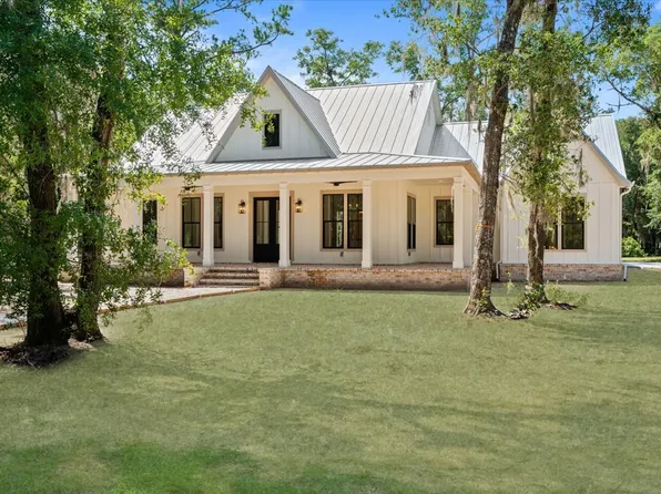 1127 Lighthouse Ln, Darien, GA 31305