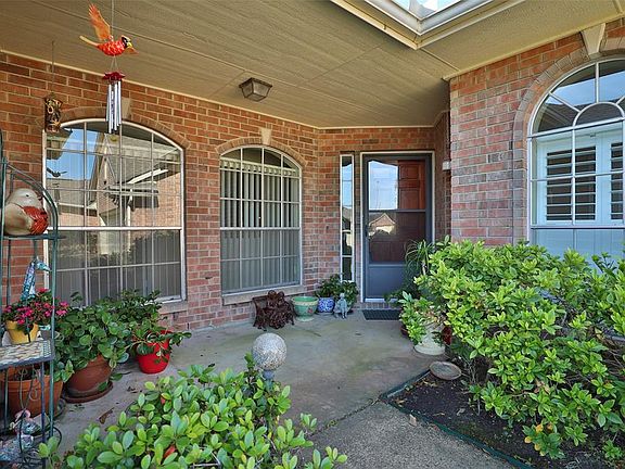 3rd image of 819 Apple Blossom Dr