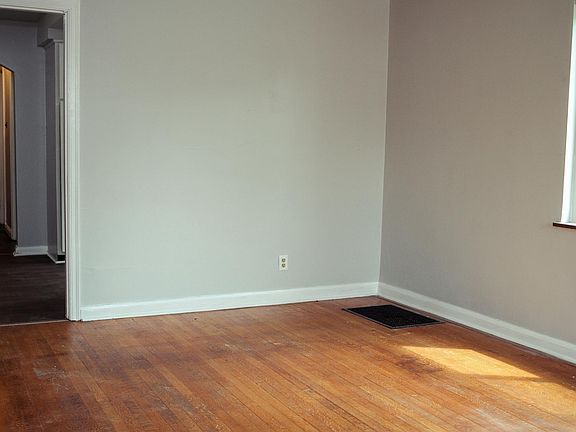 3rd image of 2716 Lawndale Ave #4