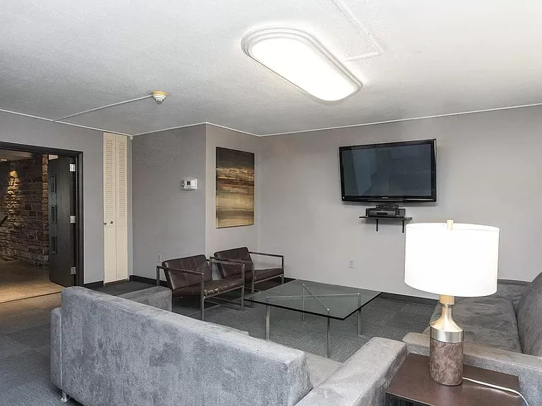 1 E University Pkwy #1208 — Photo 5